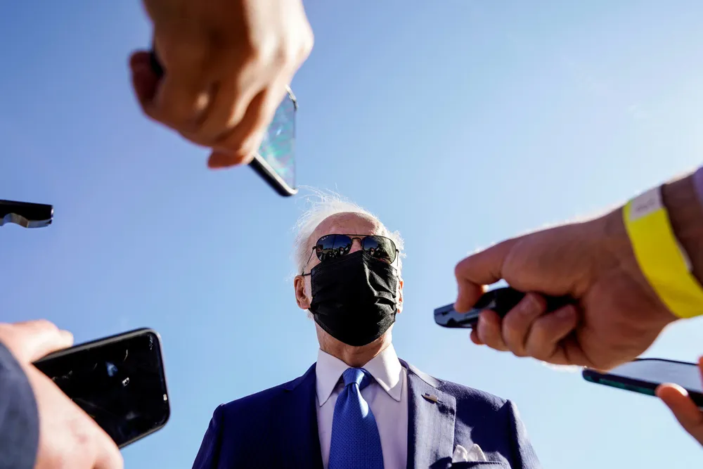 President Joe Biden snakker med media i tidligere i mars.