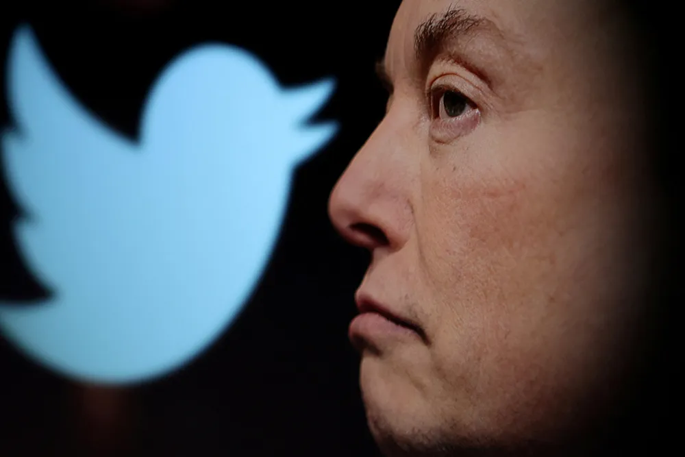 Elon Musk legger opp til å endre hvem som kan stemme over hvilken retning Twitter skal velge etter at et flertall stemte for at han burde trekke seg som selskapets toppsjef.