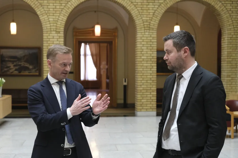 Helge Orten (Sp) og Geir Pollestad (Sp) kan tirsdag avvikle normpriser – om de blir enige.