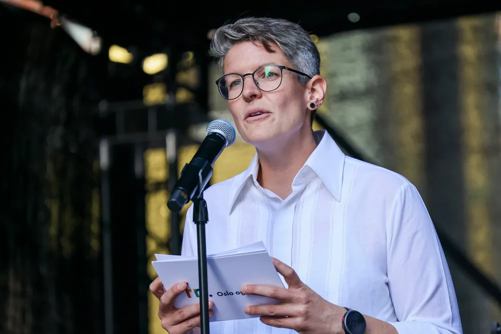 Når Freia dropper regnebue-Nonstop, forsvinner også pengestøtten til et tilbud for ensomme skeive. Styreleder Marianne Gulli i Foreningen Fri, som står bak prosjektet, mener at et ur i regnbuens farger er en fattig trøst fra Freia.