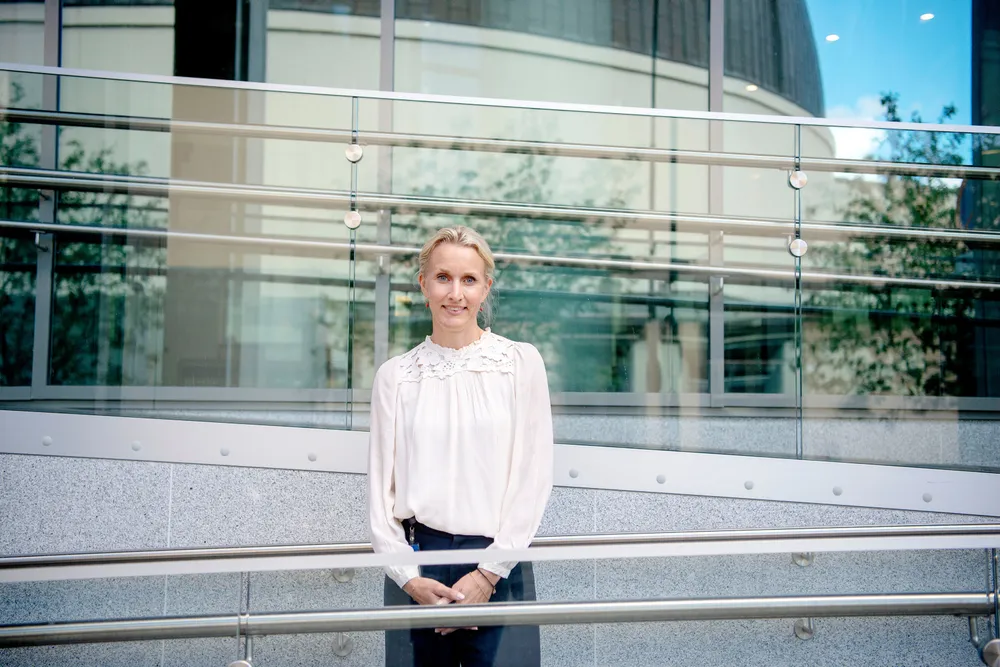 – En våkner kanskje litt for sent, og da må du spare ganske mye og høye beløp hvis du kun har kort tid igjen før du skal ut i pensjon, sier landssjef Randi Marjamaa i Nordea Norge om at et flertall kvinner ikke vet hva arbeidsgiver sparer for dem.