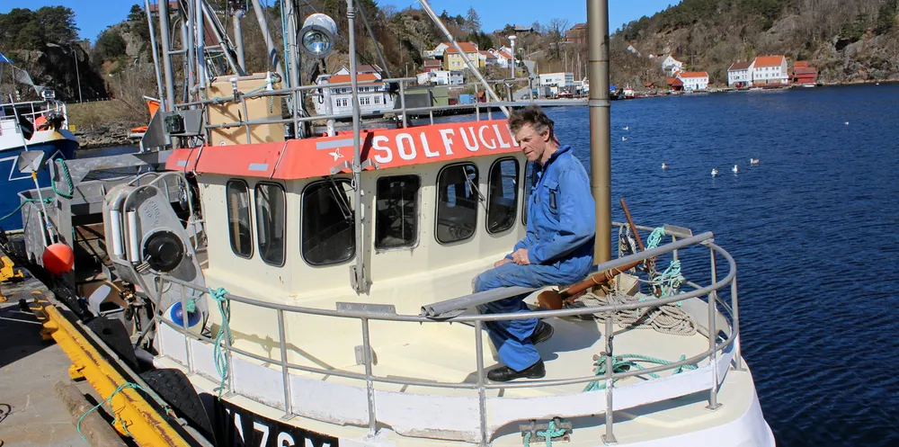 – Det har vært dårlige forhold for drivgarnfisket på grunn av mye vind. Ved land kan det bli 10–20 kilo makrell og da er fisket ikke interessant, sier Karl Helge Seyffarth på «Solfuglen».