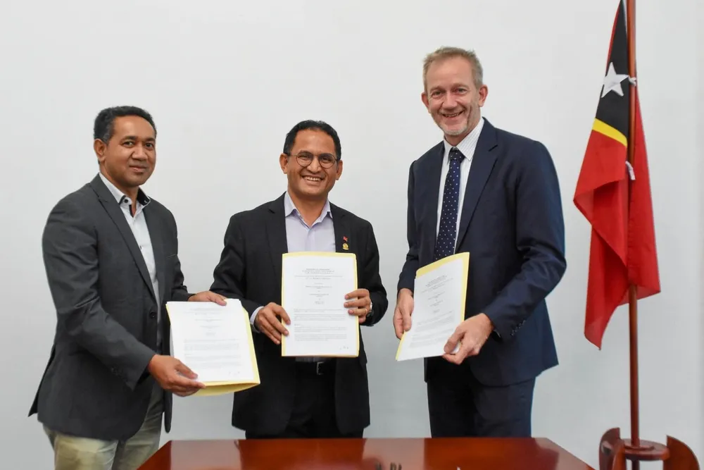 Sunda Energy chief executive Andy Butler (right) with Timor Gap chief executive Rui Soares (far left) and Minister for Petroleum and Minerals Francisco Monteiro
