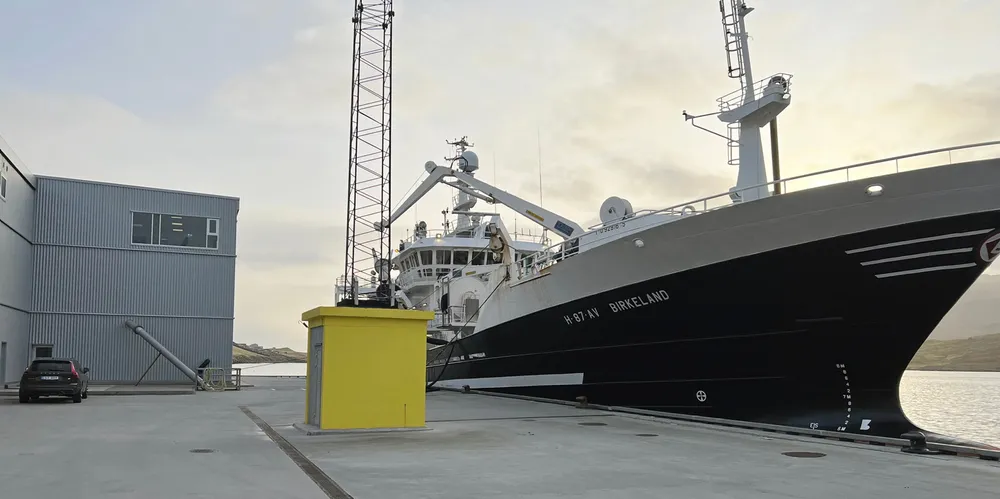 «Birkeland» ved kai for levering av lodde til Vardin Pelagic på Suderøy på Færøyene i dag.