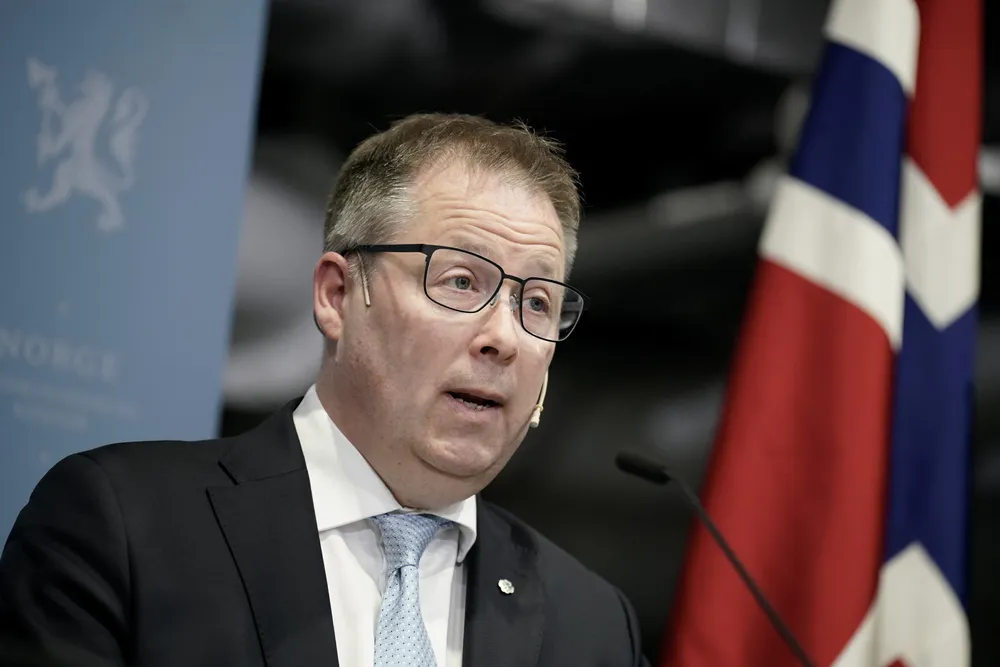 Det må tydeliggjøres hva som er totalberedskap, og hva som er totalforsvar, skriver artikkelforfatteren i et innspill til forsvarsminister Bjørn Arild Gram (bildet).