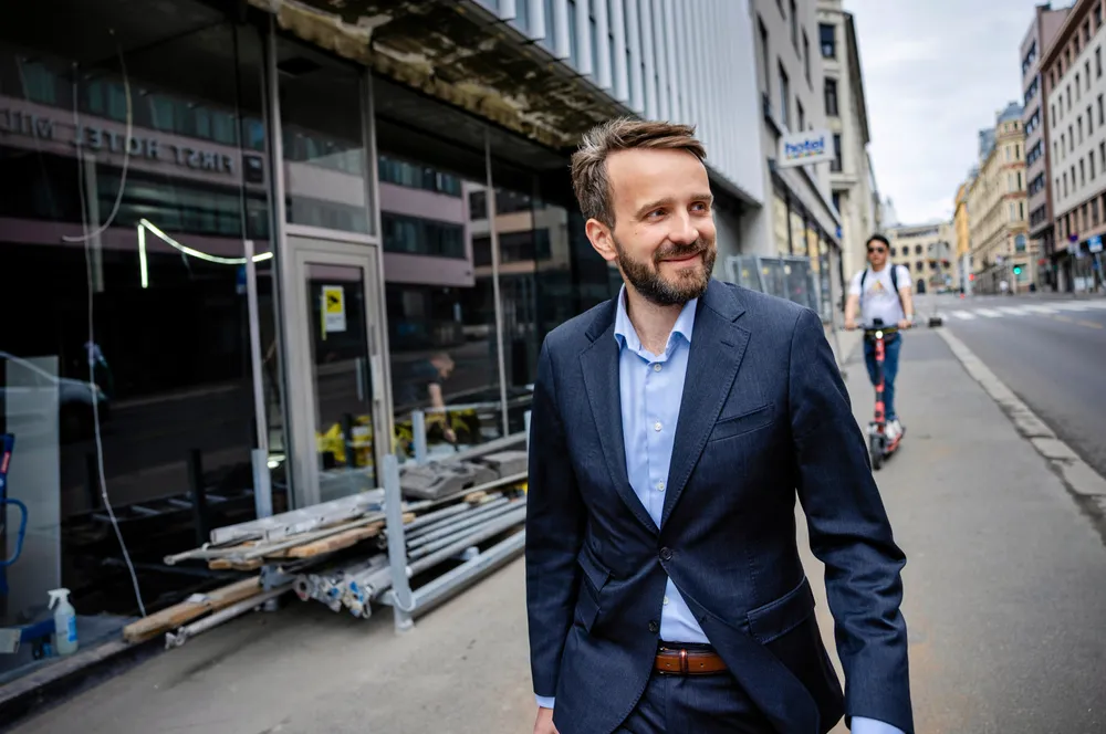 Næringsminister Jan Christian Vestre (Ap) vil få fortgang i den grønne omstillingen, og gir blant annet en milliard kroner til batterisatsingen i Norge.
