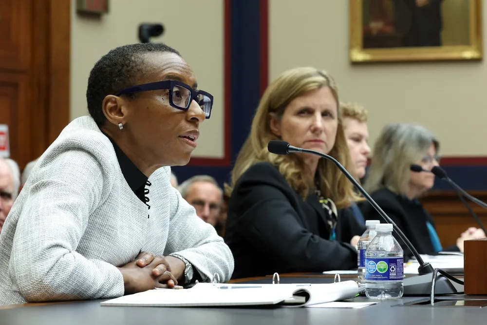 Claudine Gay (til venstre) ved Harvard University og Liz Magill ved Pennsylvania State University skapte oppstandelse i en høring i Kongressen.
