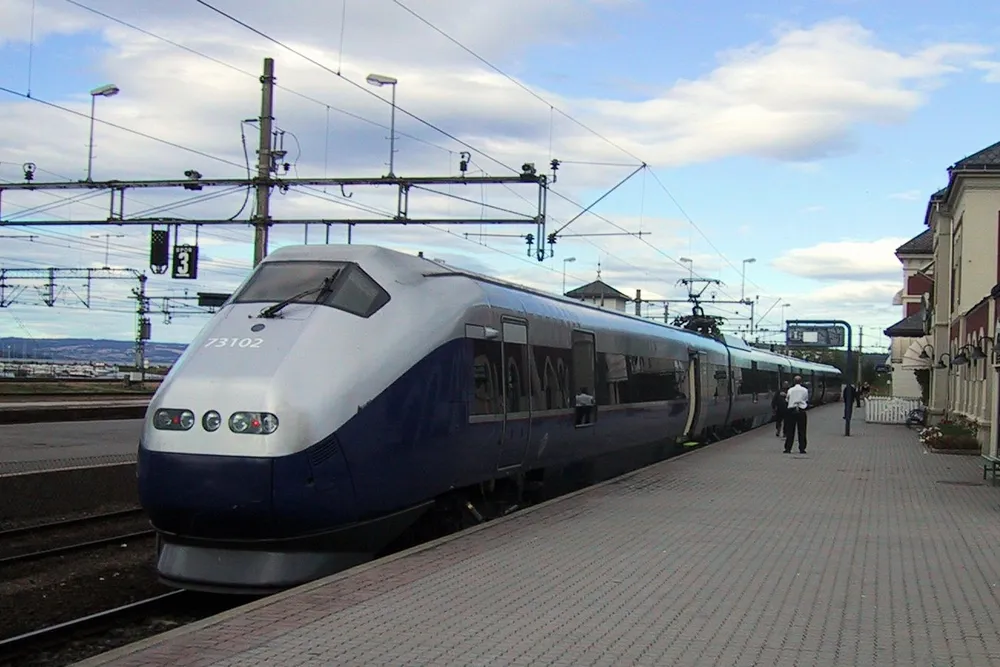 Hvis vi er heldige, kommer vi til Hamar før 2030. Bare Gud vet når vi når Fredrikstad eller byene lenger ut, skriver Erik Solheim om Intercity-utbyggingen.