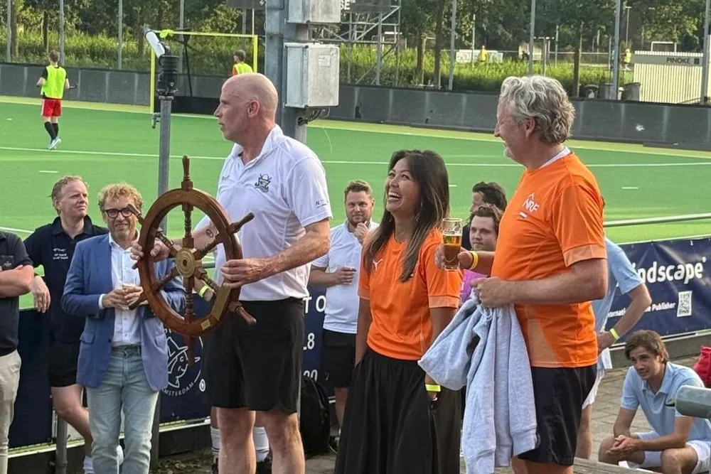 Finance lawyer Mei Land Man (middle) of Norton Rose and Michiel Steeman (right), managing partner of Zuyderzee Capital, hand over first prize to German captain Stefan Glaebe (left), of Northern Lloyd Insurance Services.