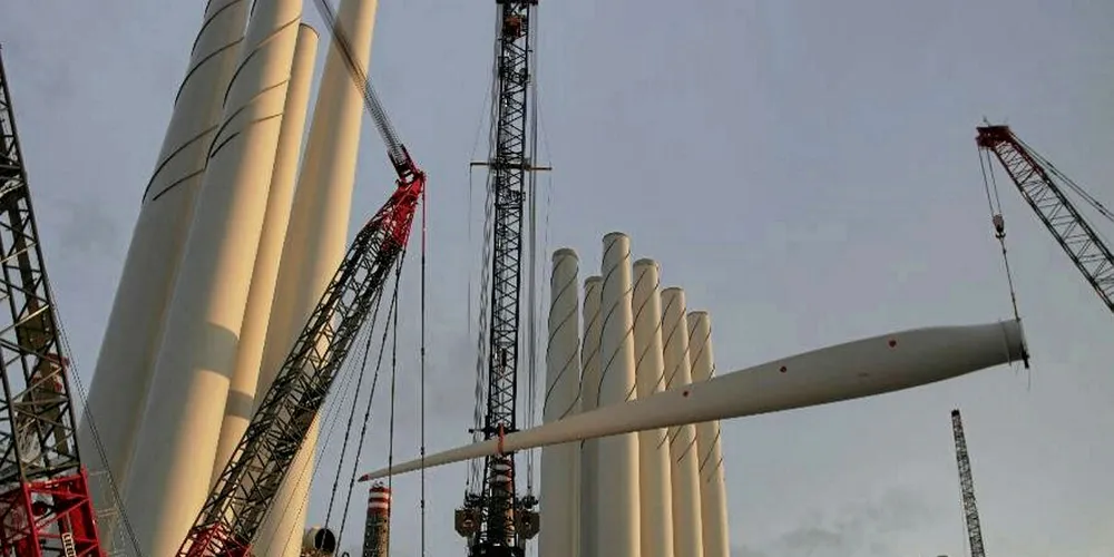 The first Hull blades are loaded for transport to Race Bank