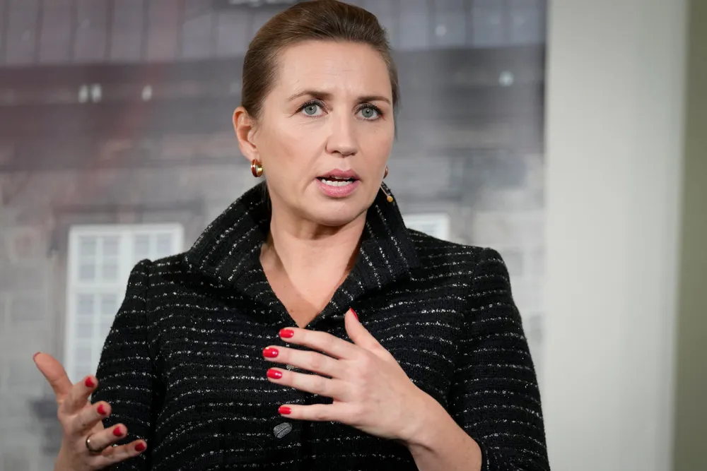 Statsminister Mette Frederiksen (S) gjorde et veldig godt valg, til tross energipriser, krig og til og med minkskandaler. Hva er det hun har skjønt som ikke Jonas Gahr Støre får til?
