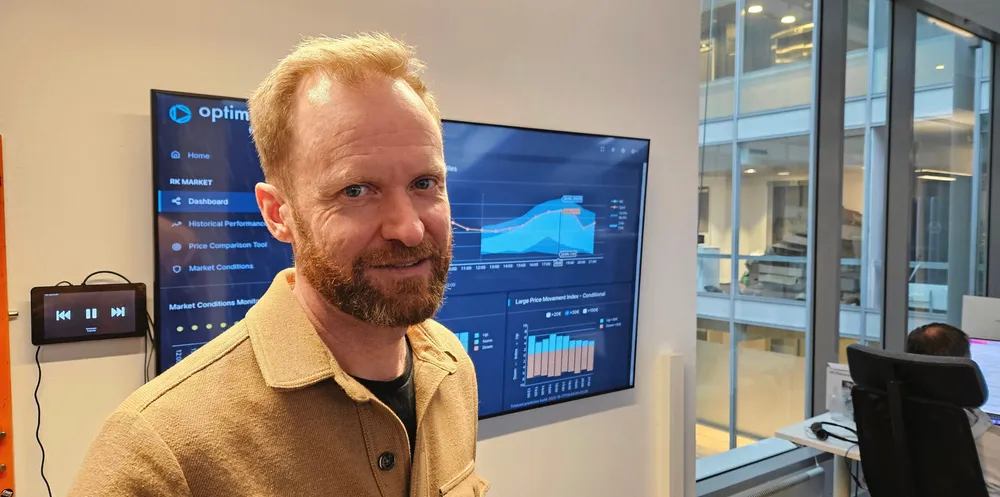 Gavin Jon Bell, gründer og daglig leder i programvareselskapet Optimeering, slår et slag for it-folk som kan kraftbransjen. – Den menneskelige ekspertisen og kunnskapen er avgjørende for å få maskinlæringsmodellene til å gjøre jobben sin riktig, påpeker han.