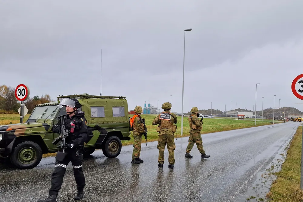 Heimevernet på plass utenfor gassanlegget Ormen Lange.