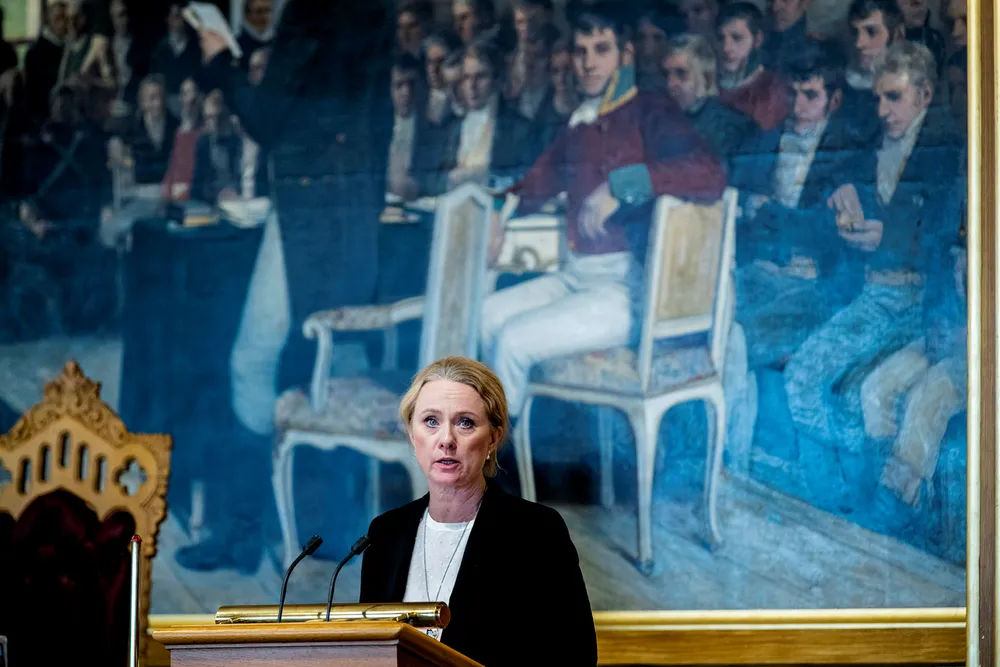 – Mitt råd til sjefene i utelivsbransjen: Ha nulltoleranse. Kast ut gjester som plager de ansatte. Hvis det er snakk om et julebord: Ring til arbeidsgivere mandagen etter, og fortell hvordan deres ansatte oppførte seg. Det er passe flaut for den som gikk over streken, sier arbeids- og sosialminister Anniken Hauglie (H) til Dagbladet. Foto: Stian Lysberg Solum / NTB scanpix