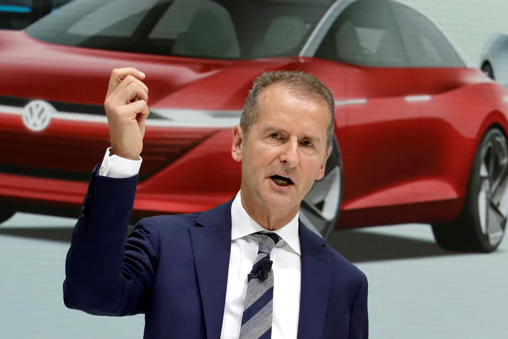 Nåværende konsernsjef i Volkswagen, Herbert Diess, er sammen med to andre VW-topper tiltalt av tyske myndigheter. Her fra august 2018 under en pressekonferanse i Wolfsburg.