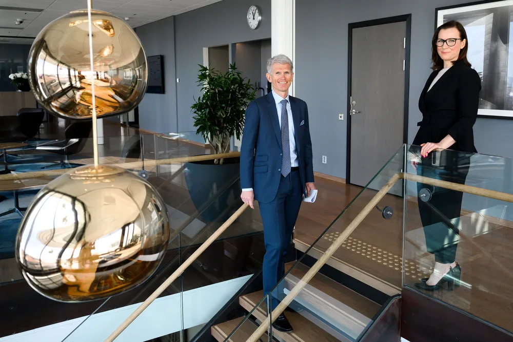 Administrerende direktør Trine Charlotte Høgås-Ellingsen (fra høyre) i Pareto-gruppen og leder Christian Jomaas i Pareto Securities fikk en rekyl etter nedstengningen i mars i fjor. – Før sommeren hadde vi tatt igjen det tapte. Siden har vi aldri sett oss tilbake, sier Jomaas.