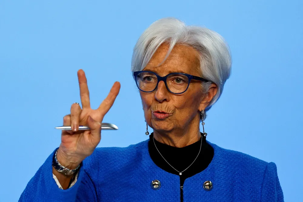 ECB-sjefen, franske Christine Lagarde, har nå senket den viktige innskuddsrenten fra fire til to prosent på bare 12 måneder.
