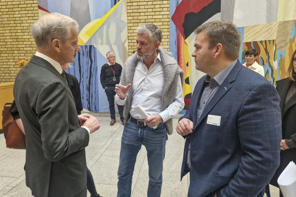 Aksjon for Norsk Eierskap, anført av Knut Flakk (i midten) og Roger Hofseth (t.h), kjemper mot formuesskatt med dårlige argumenter, ifølge kronikkforfatteren.