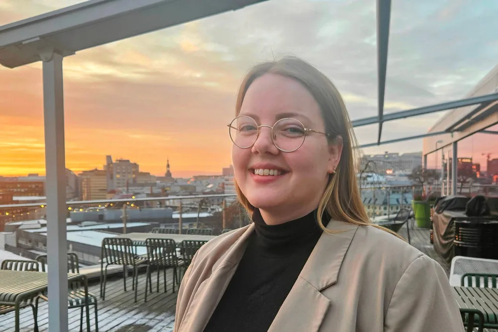 Anne Holst-Dyrnes, konsulent i Twoday, ser etter repetitive oppgaver som krever en viss menneskelig forståelse når hun skal anbefale kunder å ta i bruk kunstig intelligens.