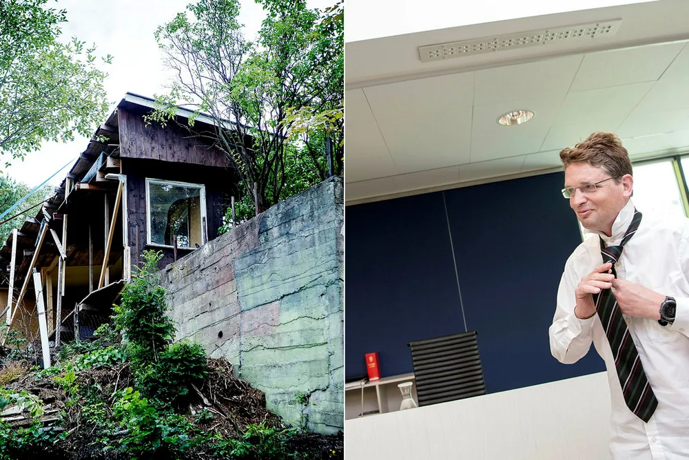 Dette uthuset på Nesøya i Asker ble kappet i to. Nå er mannen som sto bak tiltalt for grovt skadeverk. Arne Vigeland, som ikke vil bli avbildet, møtte blant annet sammen med sin forsvarer, Trygve Staff (til høyre). Foto: Gunnar Blöndal og Elin Høyland