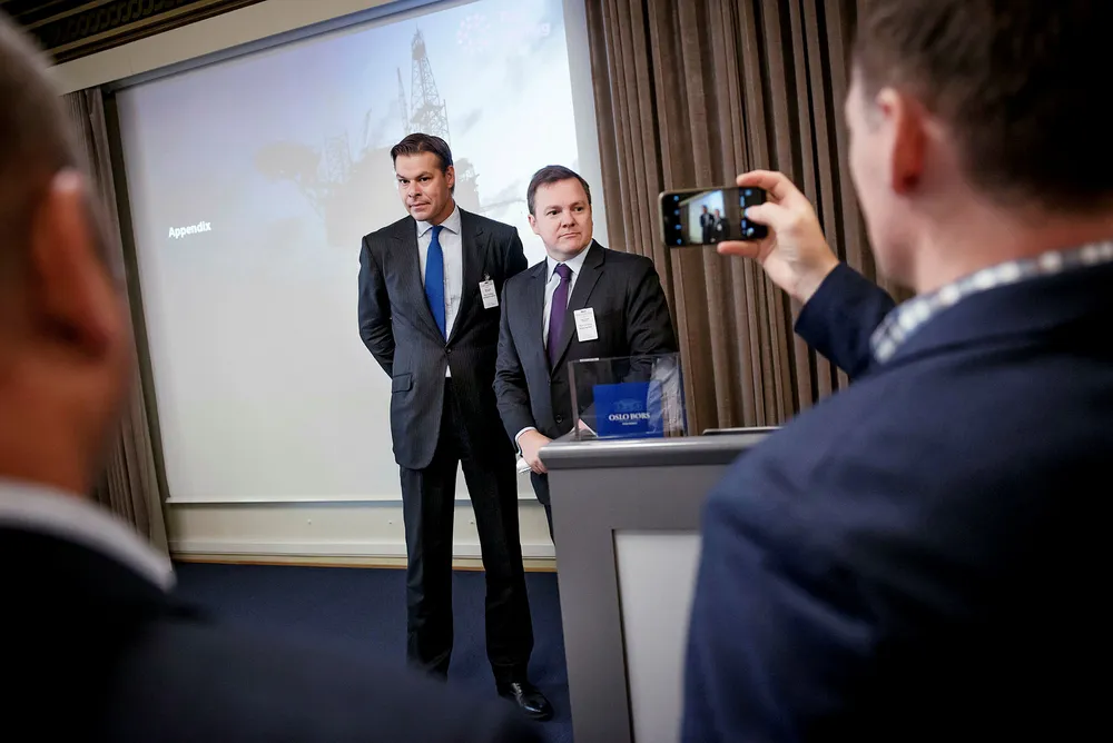 – Vi har fått en kritisk størrelse og er fornøyd med det. I tillegg har vi bygget denne riggflåten til en attraktiv pris, sier finansdirektør Rune Magnus Lundetræ (til venstre). Her sammen med Borr-sjef Simon Johnson. Foto: Gorm K. Gaare