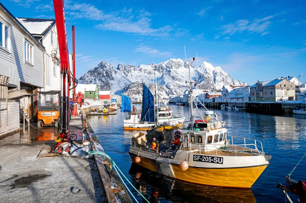 Henningsvær under vinterfisket i 2022.
