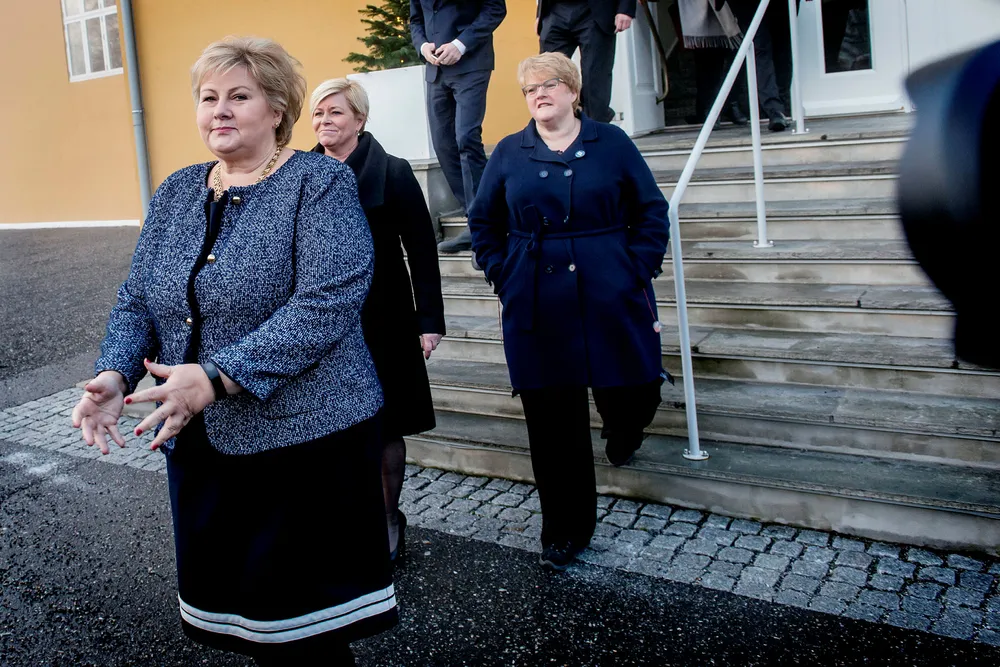 KrF-leder Knut Arild Hareide mangler på dette bildet. På noen områder er det like godt, mener DN. Fra venstre: Statsminister og Høyre-leder Erna Solberg, Frp-leder Siv Jensen og Venstre-leder Trine Skei Grande. Foto: Gorm K. Gaare