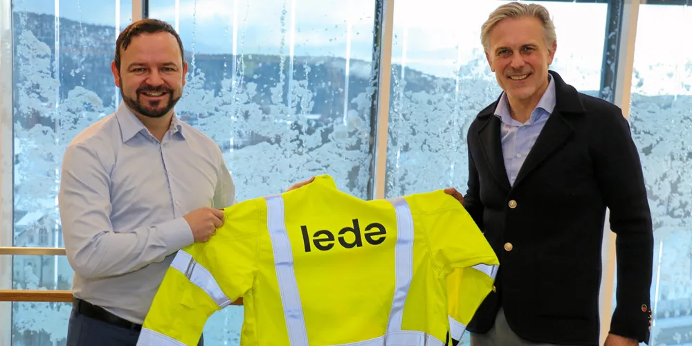 Administrerende direktør i Lede, Øivind Askvik (t.v.) frykter at 166 av hans ansatte kan bli tatt ut i streik fra søndag. Her sammen med konsernsjef Jens Bjørn Staff i Skagerak Energi.