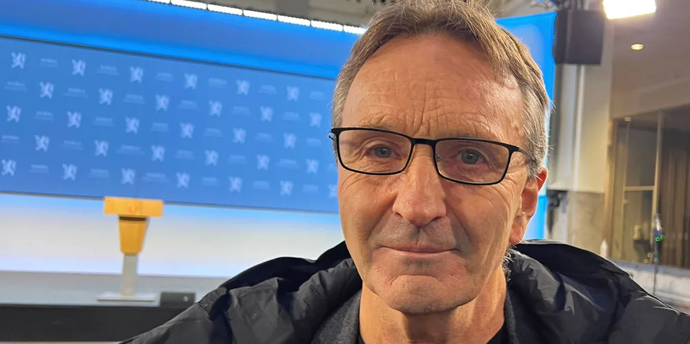 Arne Jakobsen går fra å snakke om havvind, til å bygge solkraftverk.