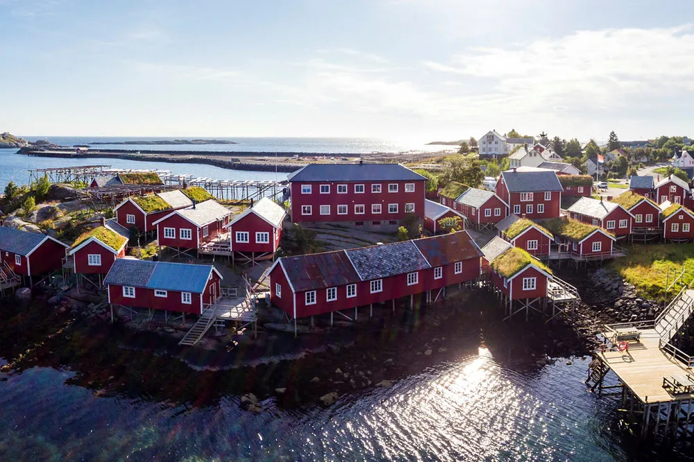 Erik Berg og Stein Erik Hagen har kjøpt Reine Rorbuer i Lofoten av blant andre skipsrederne Atle Bergshaven og James og Axel Stove Lorentzen. Foto: Classic Norway