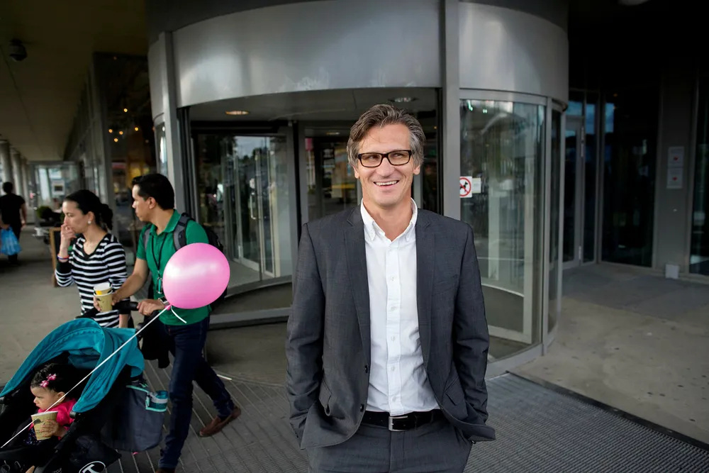 Direktør Bjørn Erik Thon i Datatilsynet skal på ferie til Syden i sommer. Der skal han lese mange bøker og fortelle dårlige vitser om og om igjen. Foto: Øyvind Elvsborg