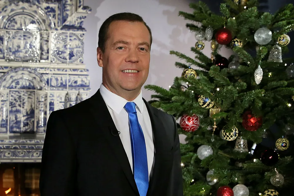 Statsminister Dmitrij Medvedev er på listen over rike og mektige russere som Trump-administrasjonen motstrebende har lagt frem. Men USA vil ikke innført noen nye sanksjoner mot disse personene som reaksjon på Russlands innblanding i det amerikanske presidentvalget. Foto: Yekaterina Shtukina, Sputnik, Government Pool Photo via AP/BTB NTB scanpix