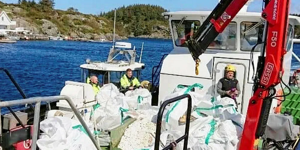 FANGST: Marint søppel tatt opp utenfor Haugesund av Kystverket.