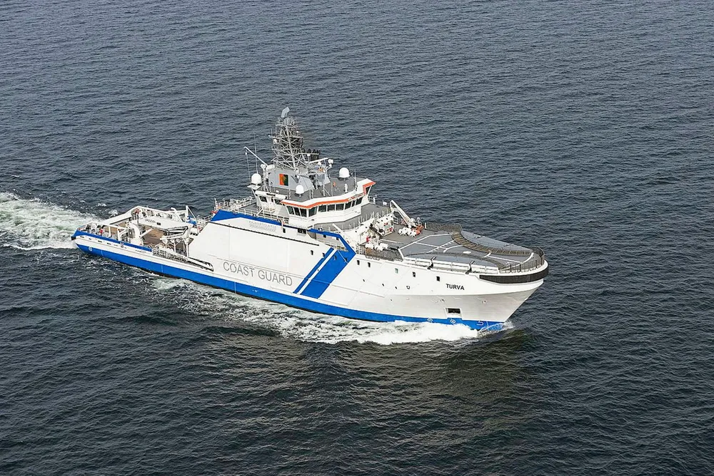 The tanker "Eagle S" was taken into custody after the cable break in the Baltic Sea. The ship was boarded by police from a helicopter in cooperation with the Finnish Coast Guard. The ship was then ordered to land in Finland, where it remains.