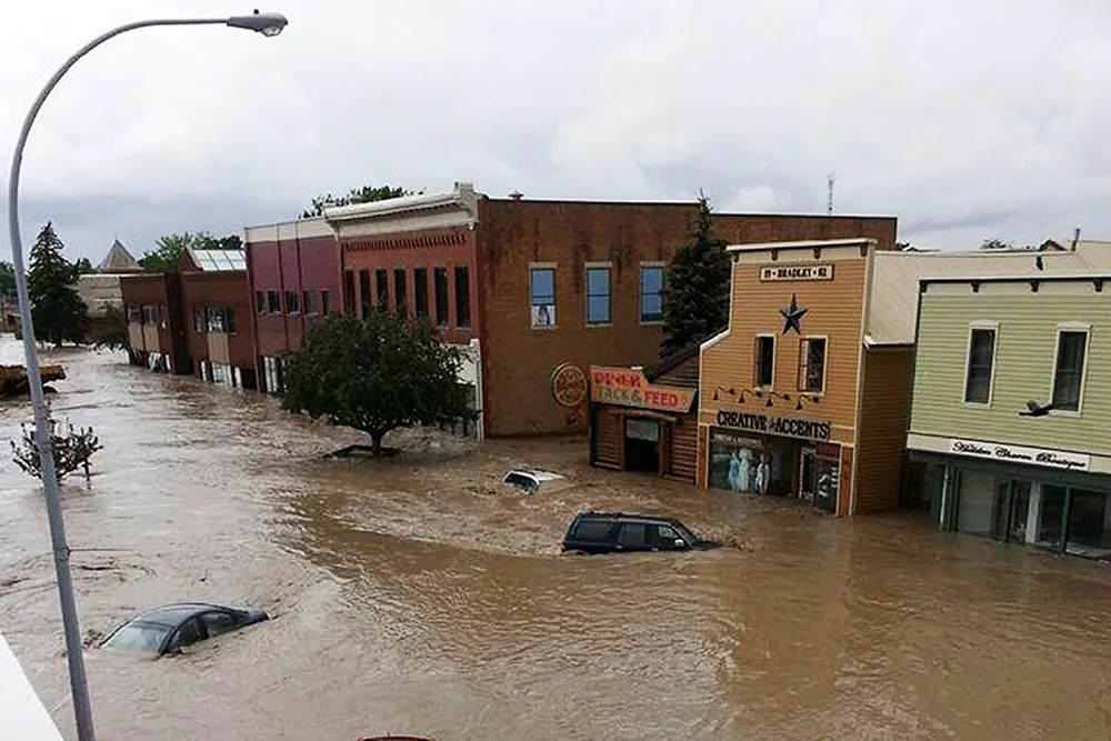 Floods: High River, a Calgary suburb, gets inundated