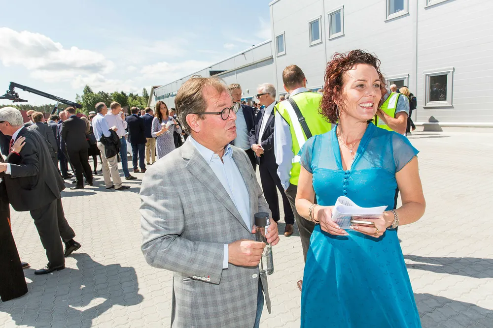 Iveland Voss Production. Gro Anita Mykjåland ordfører i Iveland (SP) sammen med Adm dir i ABG Knut Brundtland. Foto: Sondre Steen Holvik Foto: Sondre Steen Holvik