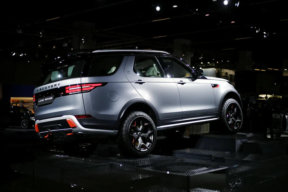 Discovery SVX ruver på Land Rovers stand i Frankfurt. Tre nordmenn skal allerede ha kjøpt bilen. Foto: Newspress