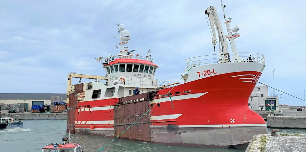 Fiskebåten «Sara Karin» på verft i Hirtshals, hvor båten er blitt forlenget med 8 meter. Eierne er Erik-André Brose Krag og faren Oddgeir fra Nord-Lenangen i Troms.