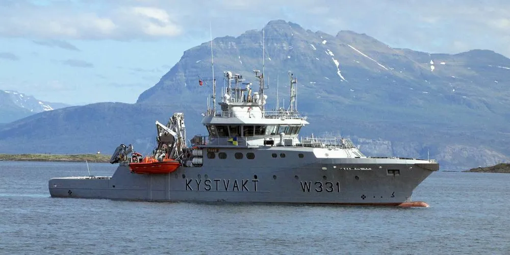 KV «Farm» var bare en time unna da ulykken ble meldt inn søndag. Det var en annen fiskebåt og et NH90-helikopter som fant de to fiskerne. Arkivfoto: Jon Eirik Olsen
