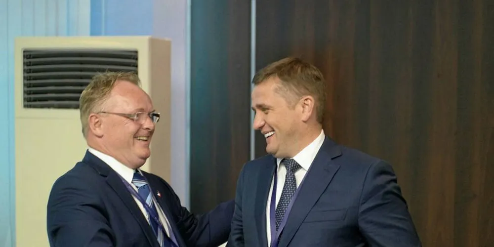 I RUSSLAND: Fiskeriminister Per Sandberg (t.v.) og Russlands viseminister i Landbruksdepartementet, Ilya Shestakov, møttes i St. Petersburg denne uken