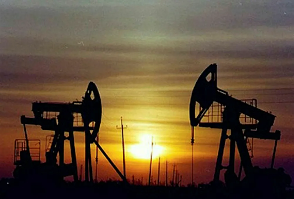 Oil down on economic worries after US fuel stocks climb