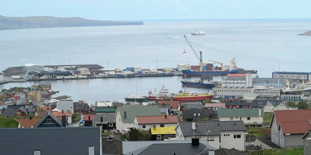 FORBUD: Torshavn på Færøyene kan få mer fisk når det innføres forbud mot å lande fisk i utlandet for færøyske båter. Sjømat Norge mener forbudet er proteksjonistisk.Foto: Nils Torsvik
