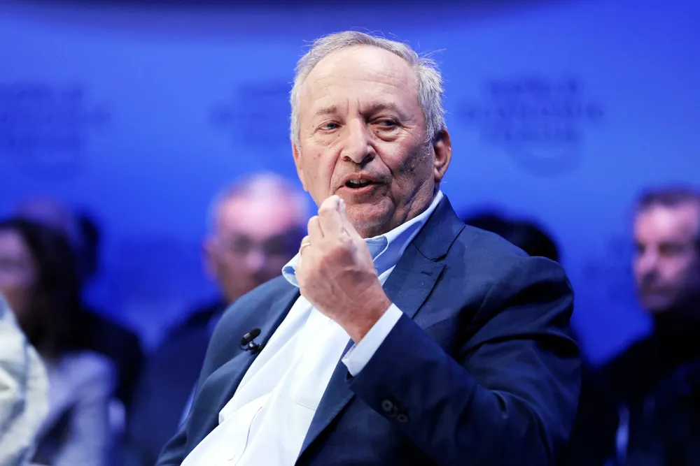 Den kjente og erfarne økonomen Larry Summers sammenligner USA med Argentina, et land plaget av høy inflasjon og mislighold av statsgjelden.