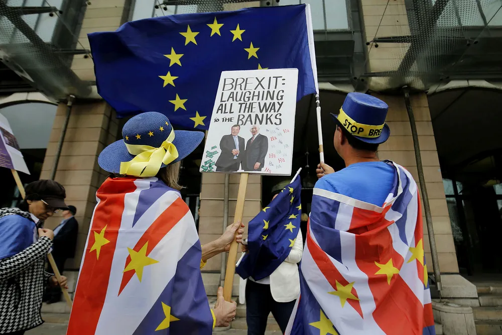 Britiske EU-tilhengere vil ha ny folkeavstemning, her under en demonstrasjon 12. juni. Men sjansen for omkamp er liten, i hvert fall foreløpig.