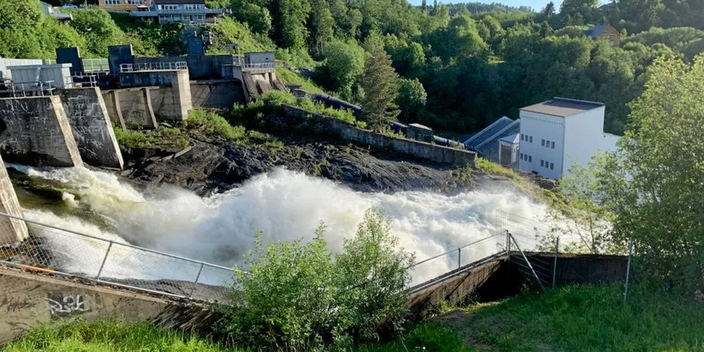 Vannkraft kan være utfordrende for fisk. Bildet er hentet fra Øvre Leirfoss vannkraftverk i Trondheim kommune.