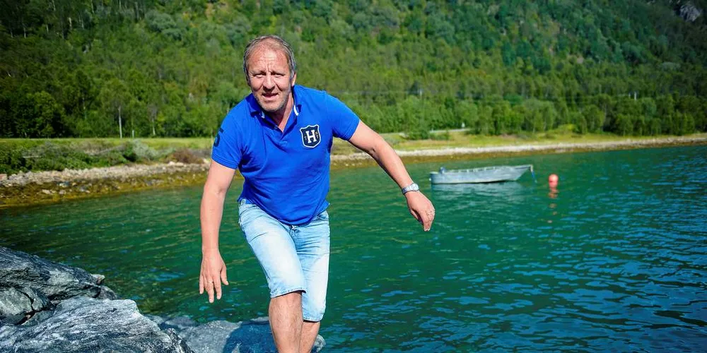MANGE HATTER: Oppdrettsbedriften Salmar ønsket flere faste konsesjoner på Senja, og fiskeristatsråd Geir Inge Sivertsen (H), var en av dem som lobbet for selskapet. Den nye fiskeriministeren har dermed både skjulte og åpne bindinger i næringen som kan være utfordrende når politiske vedtak skal tas.Foto: Lars Åke Andersen