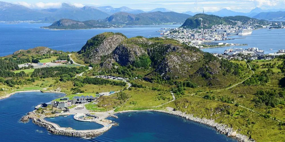 SPEKTAKULÆR: Atlanterhavsparken i Ålesund er rangert som en av verdens åtte mest spektakulære akvarium hvor både innhold, anlegg og natur er med på å gi plusspoeng.Foto: Harald M. Valderhaug