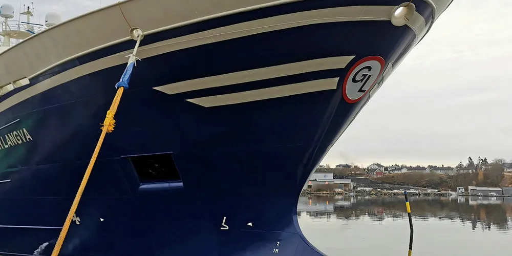KLAR: «Gunnar Langva» fra Ålesund fortsatt til kai, men er klar for å komme seg på makrellfisket så snart været blir bedre ute i havet.
