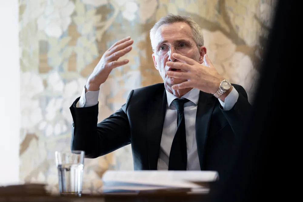 Finansminister Jens Stoltenberg på sitt kontor i Finansdepartementet.