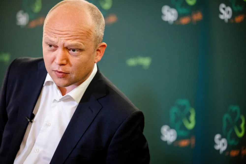 Finansminister Trygve Slagsvold Vedum bør sette avdragskravet til side – dette oser av dårlig regulering, skriver kronikkforfatterne.